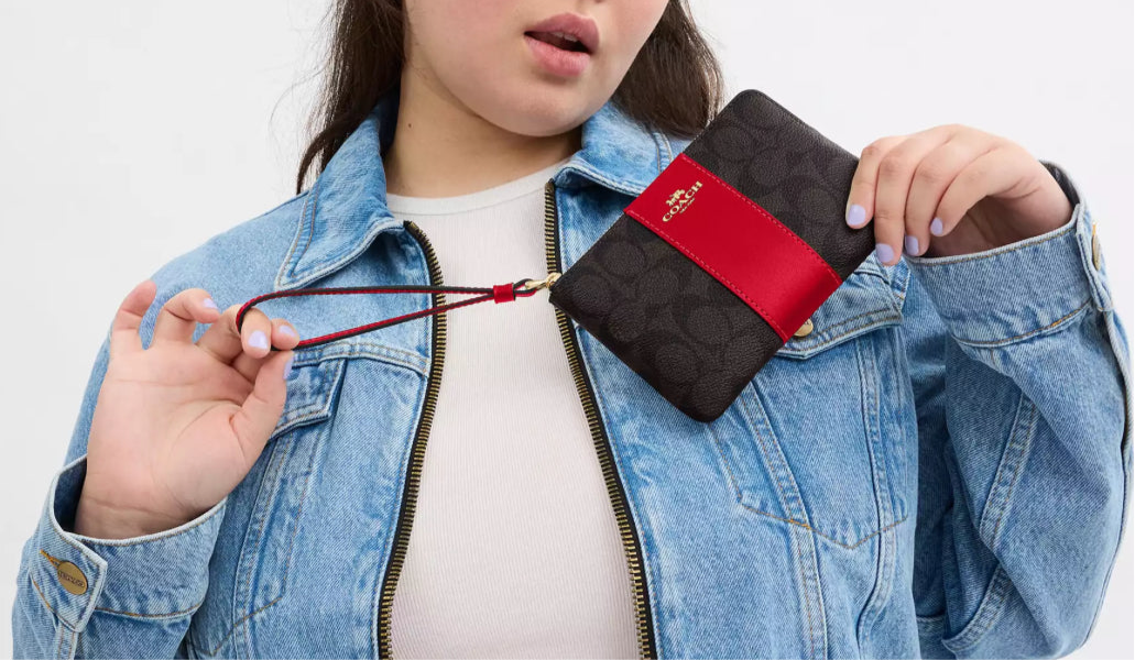 NWT Coach Corner Zip Wristlet In Signature Canvas