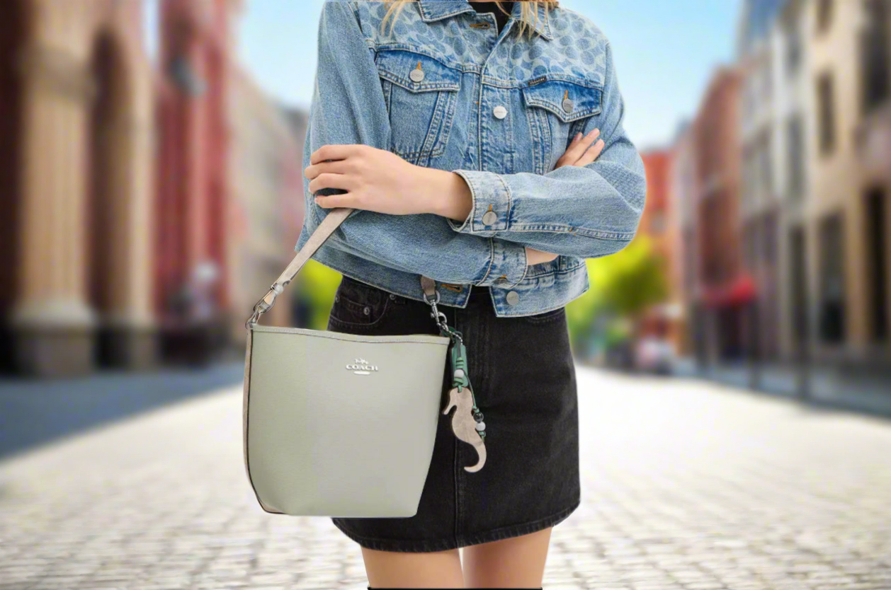 NWT Coach City Bucket Bag With Seahorse Charm