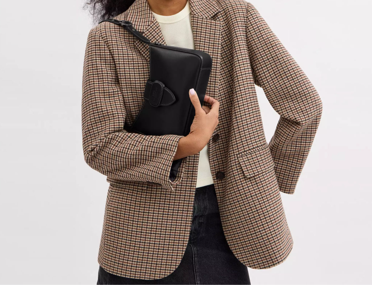 NWT Coach Leather Eliza Shoulder Bag With Zipper Closure in Black