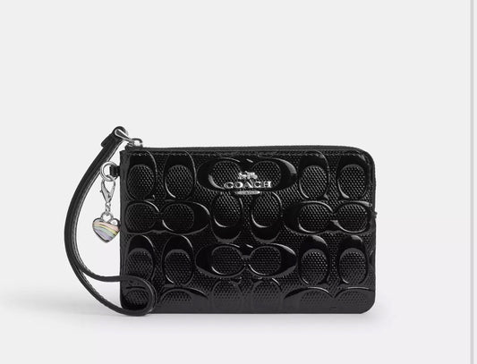 NWT Coach Corner Zip Wristlet In Signature Leather With Heart Charm In Silver/Black