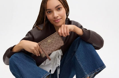 NWT Coach Large Corner zip Wristlet Wallet In Signature Canvas