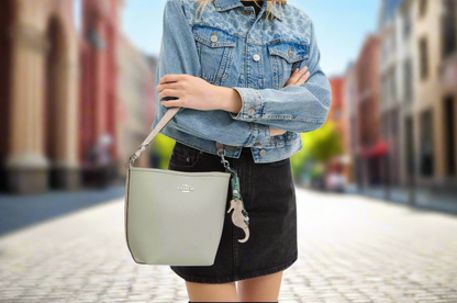 NWT Coach City Bucket Bag With Seahorse Charm