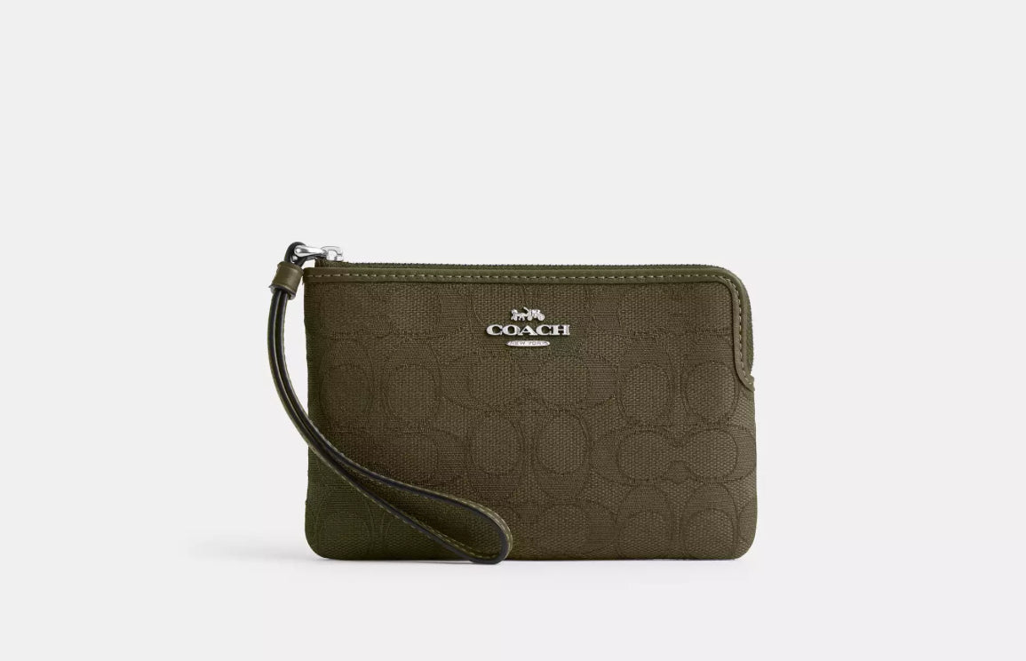 NWT Coach Corner Zip Wristlet In Signature Jacquard