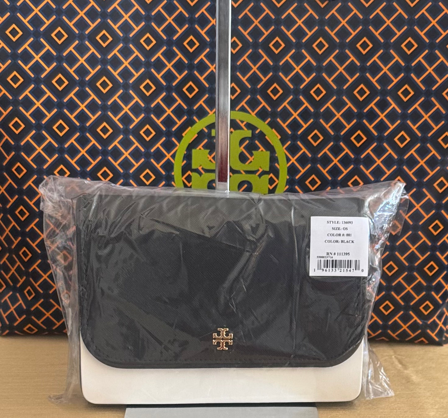 Tory Burch Emerson Chain
Wallet Saffiano Leather Black Bag